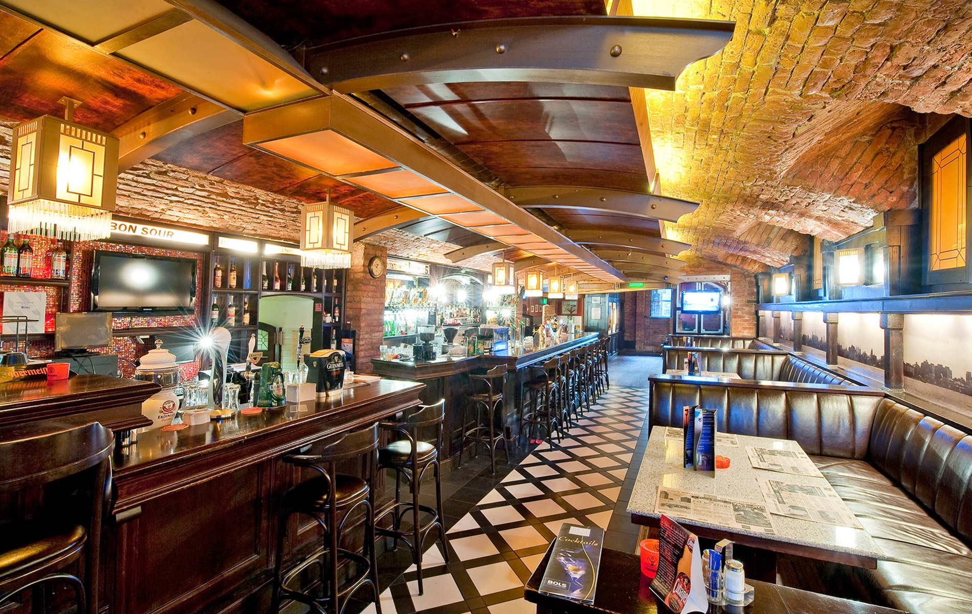 Fat Mo's Restaurant & Live Music Club