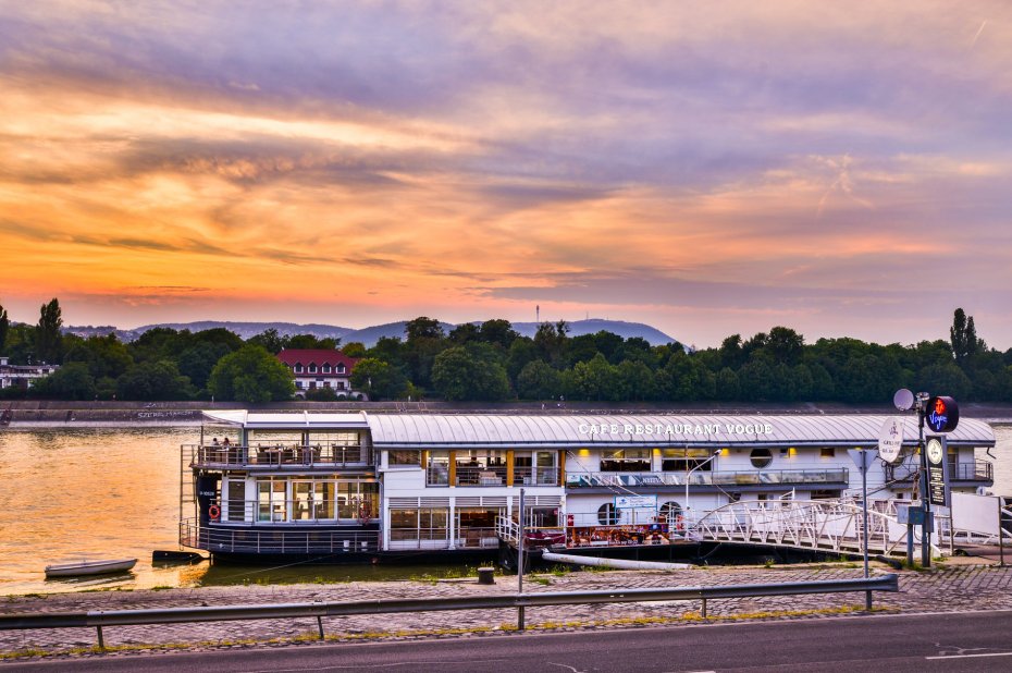 Vogue Boat Restaurant