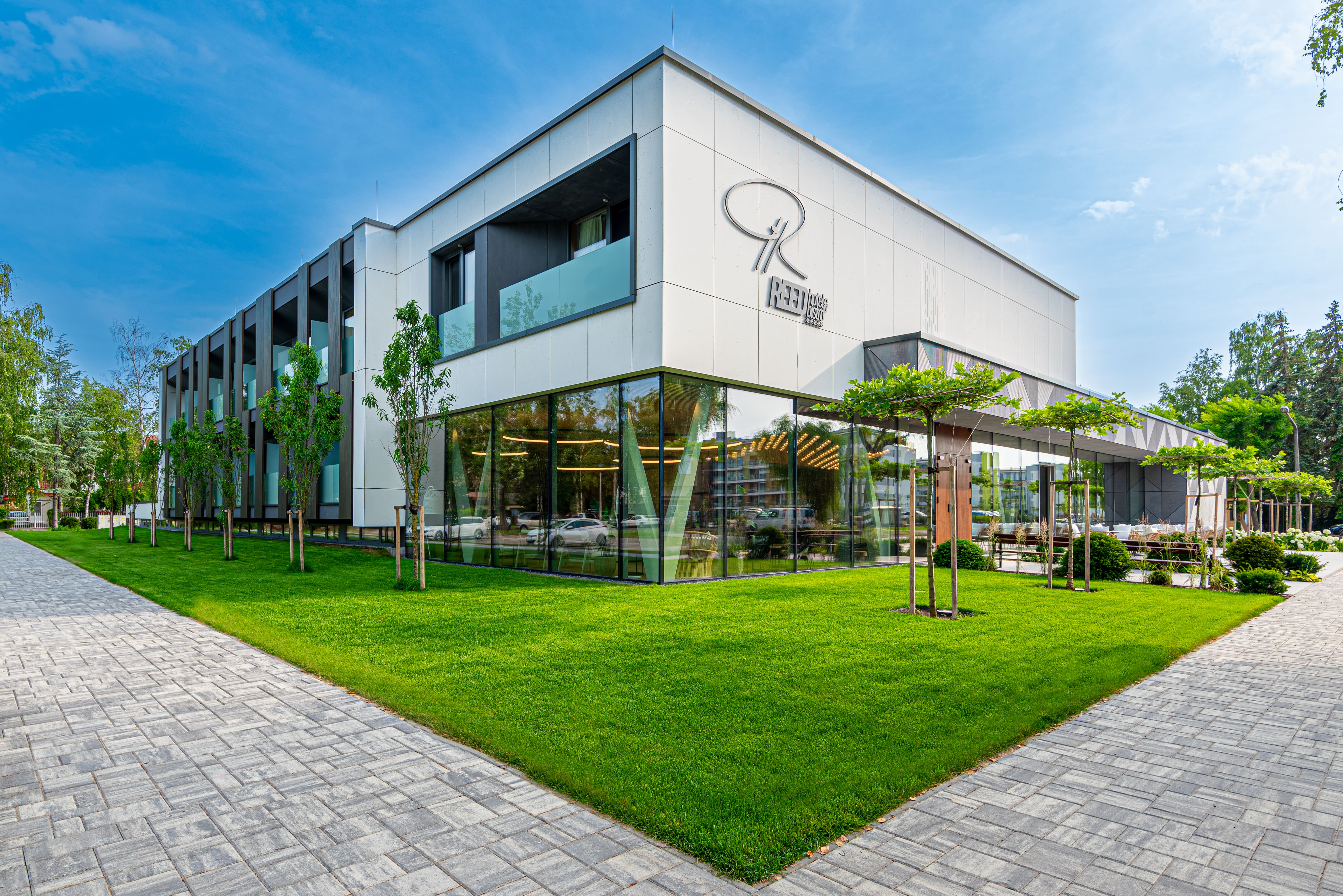 REED Luxury Hotel & Bistro