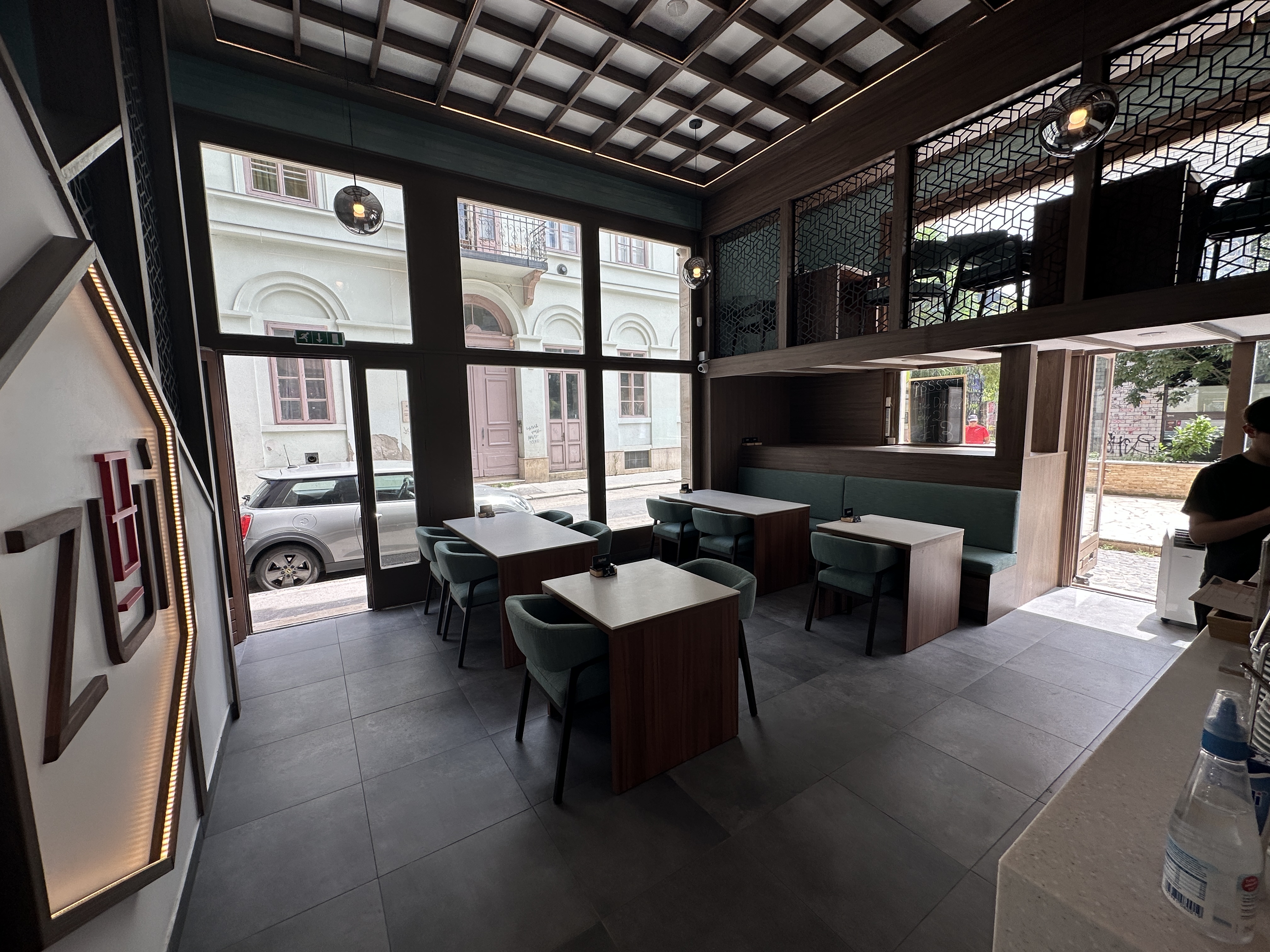 Zui Food & Bar