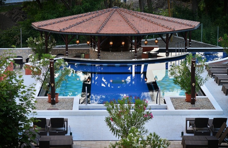 Shiraz Hotel