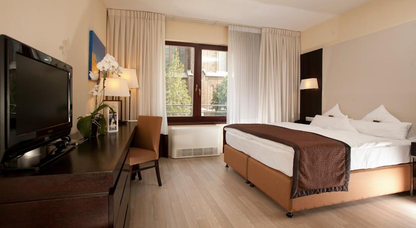 Lion's Garden Hotel