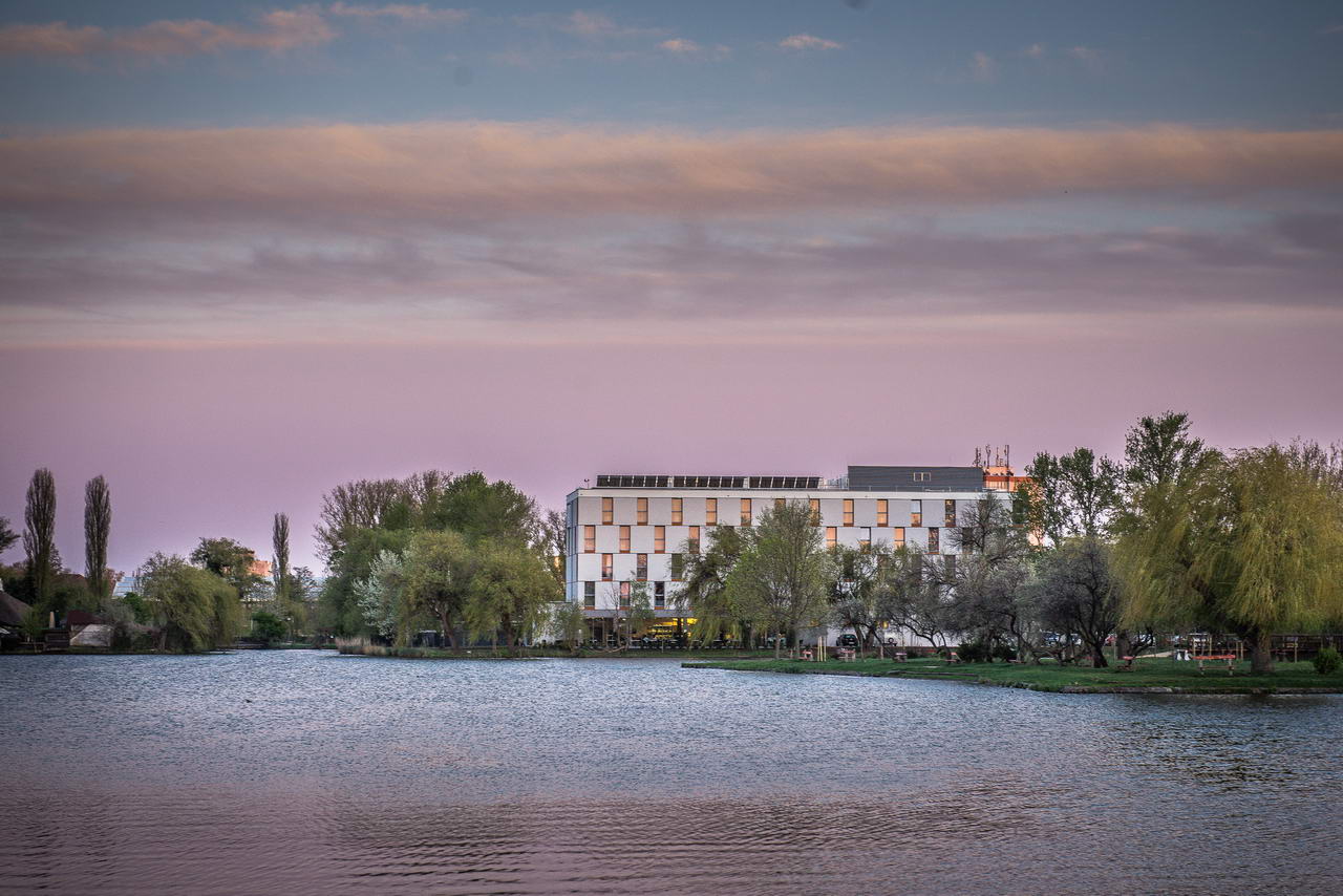 Best Western Plus Lakeside Hotel