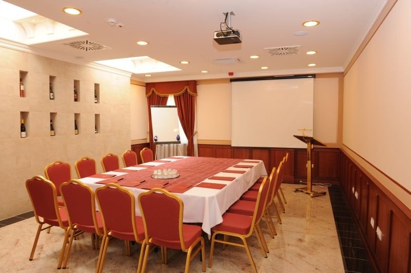 Hotel Ködmön Eger
