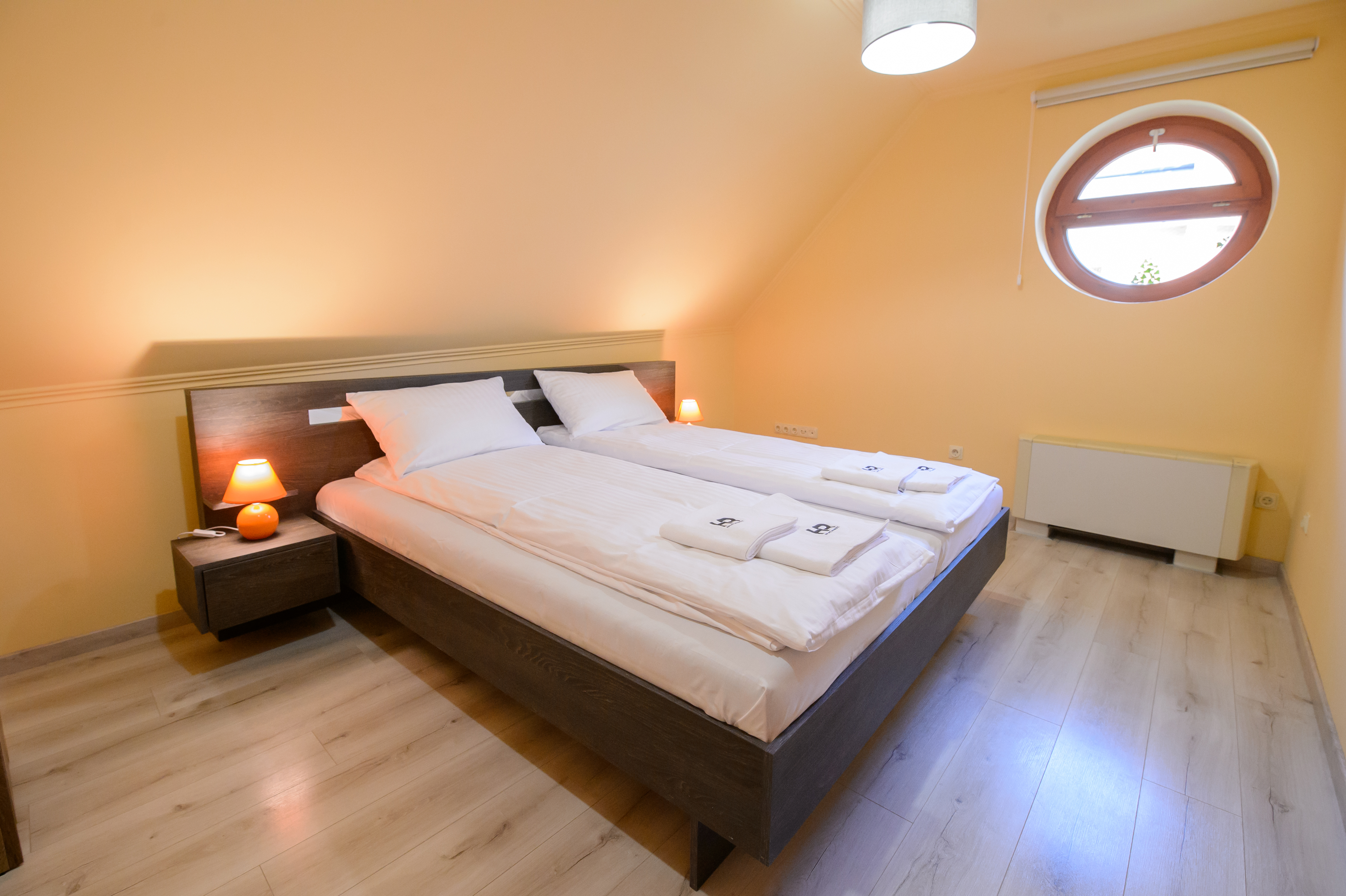 HR Apartmanház