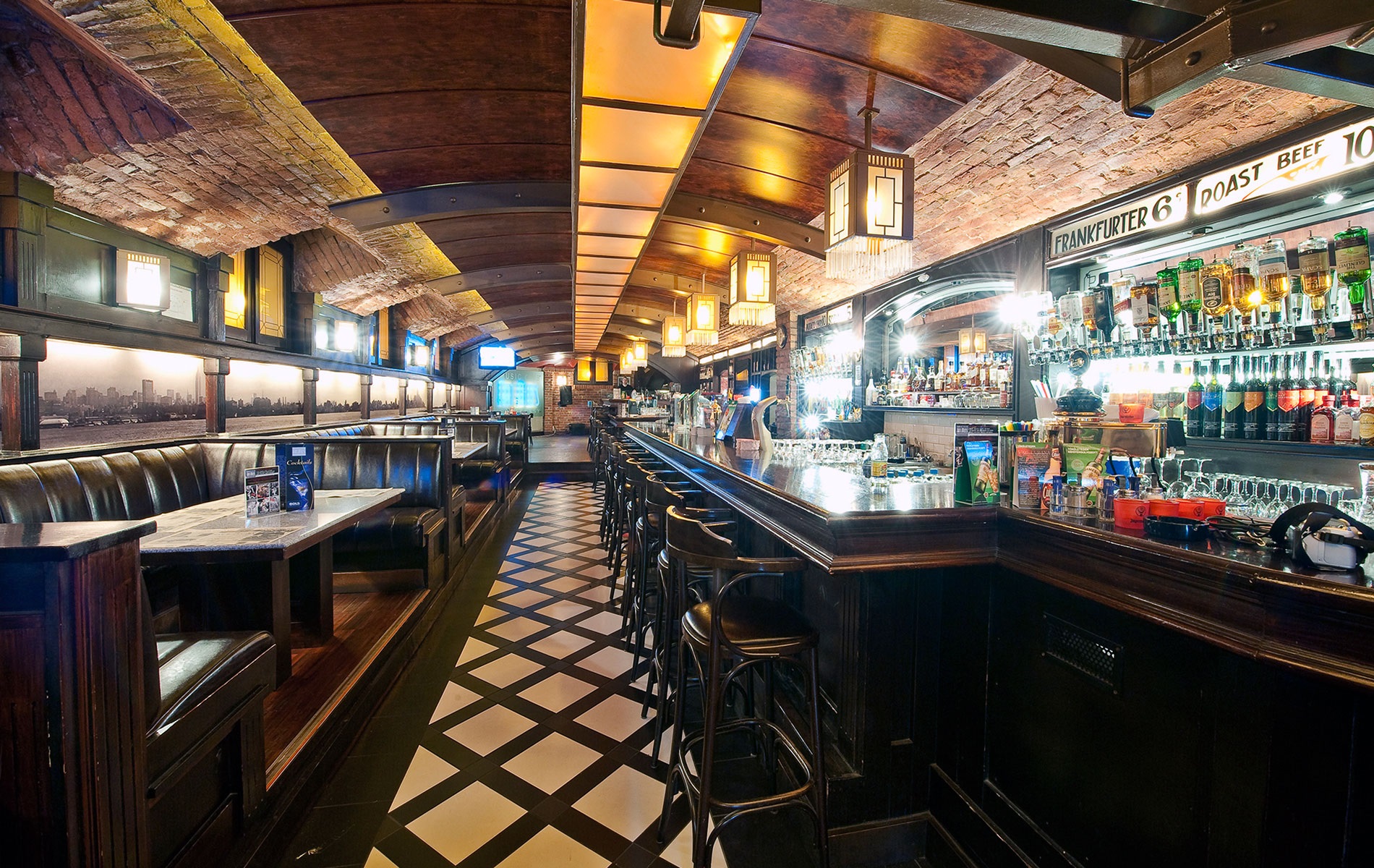 Fat Mo's Restaurant & Live Music Club