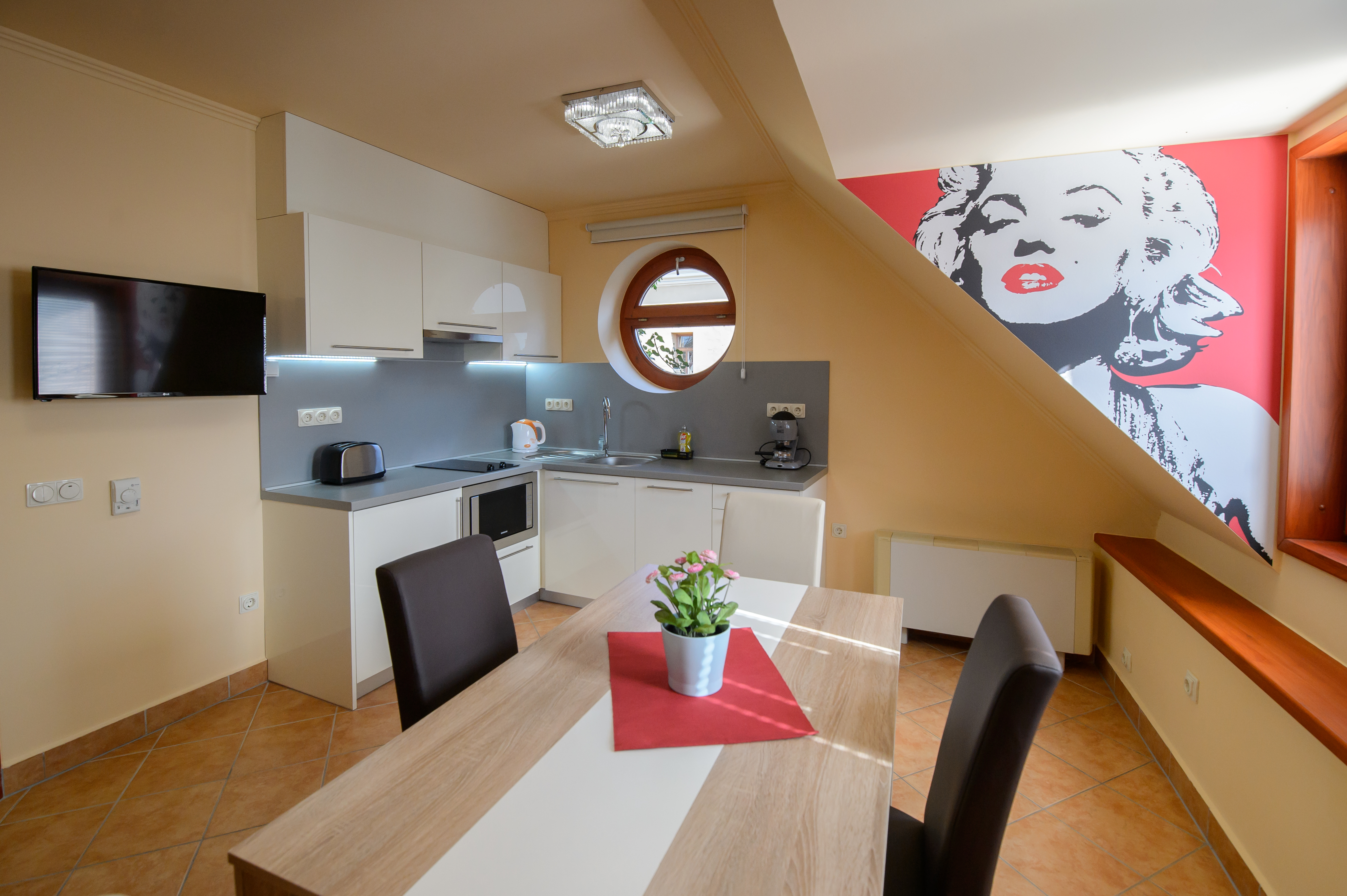 HR Apartmanház