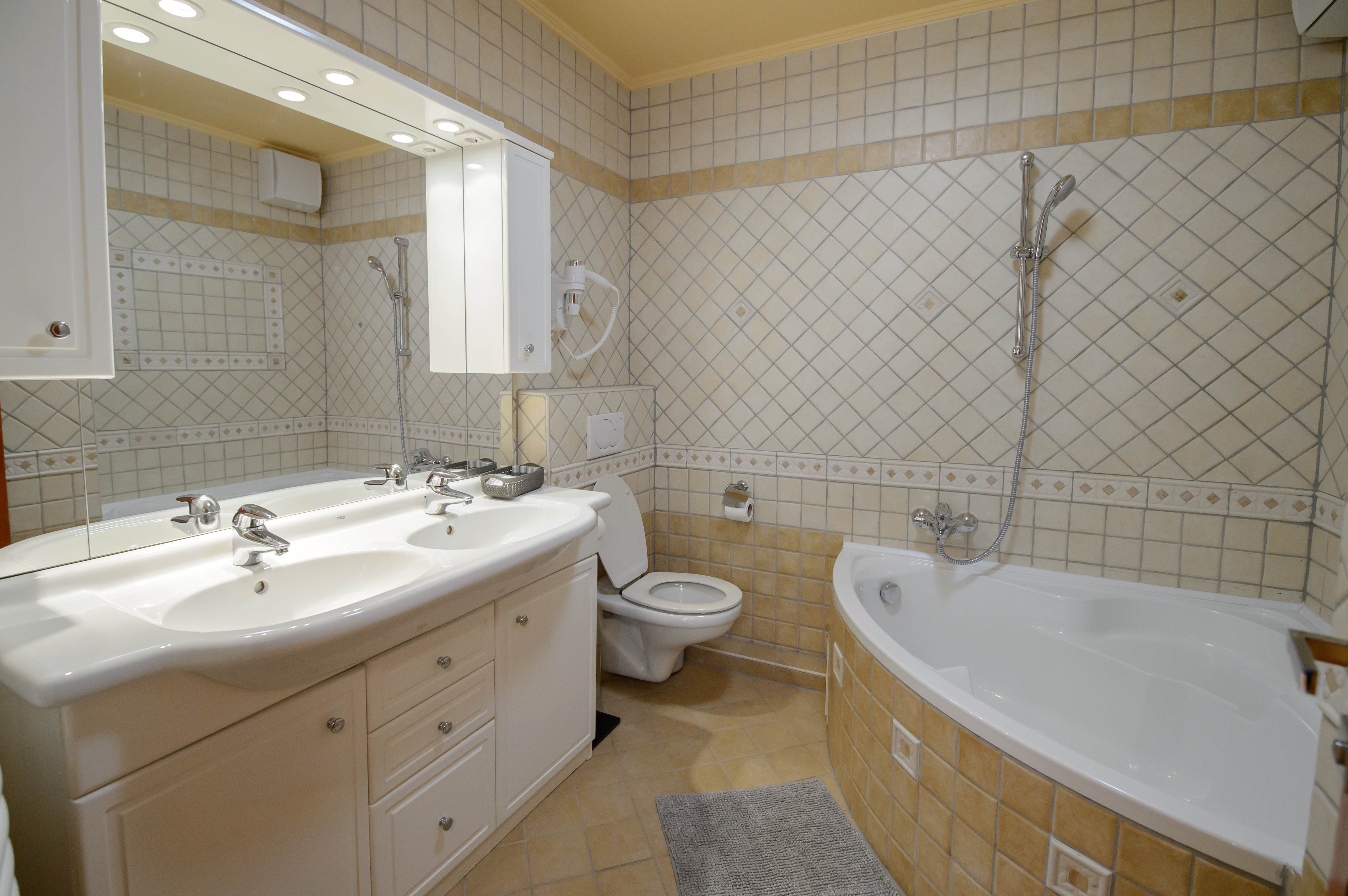 HR Apartmanház