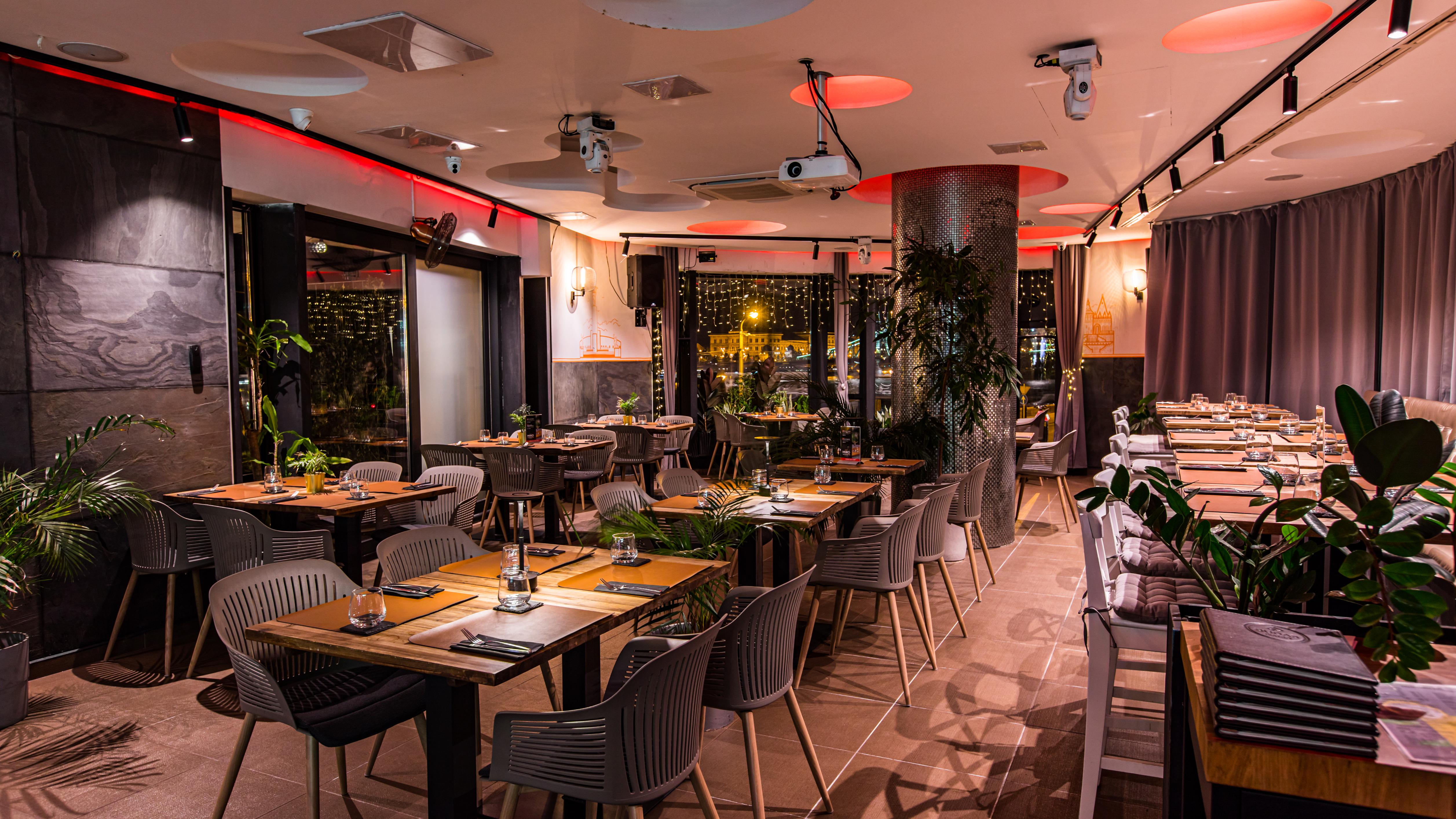Rudas Bistro