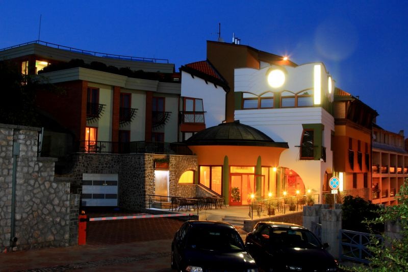 Sándor Hotel