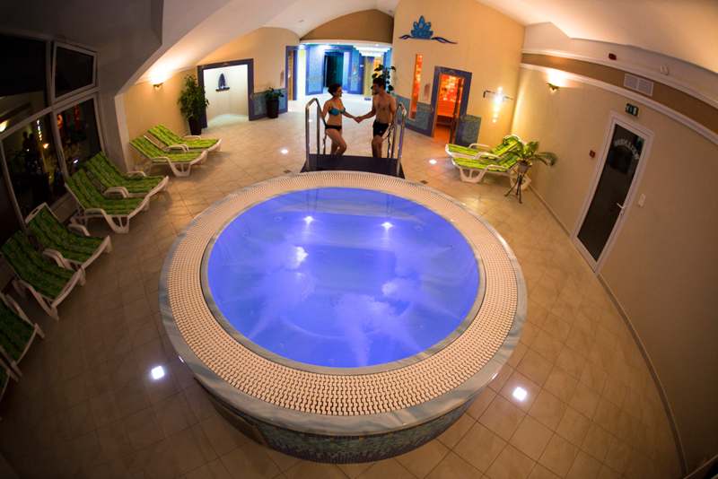 Kristály Hotel