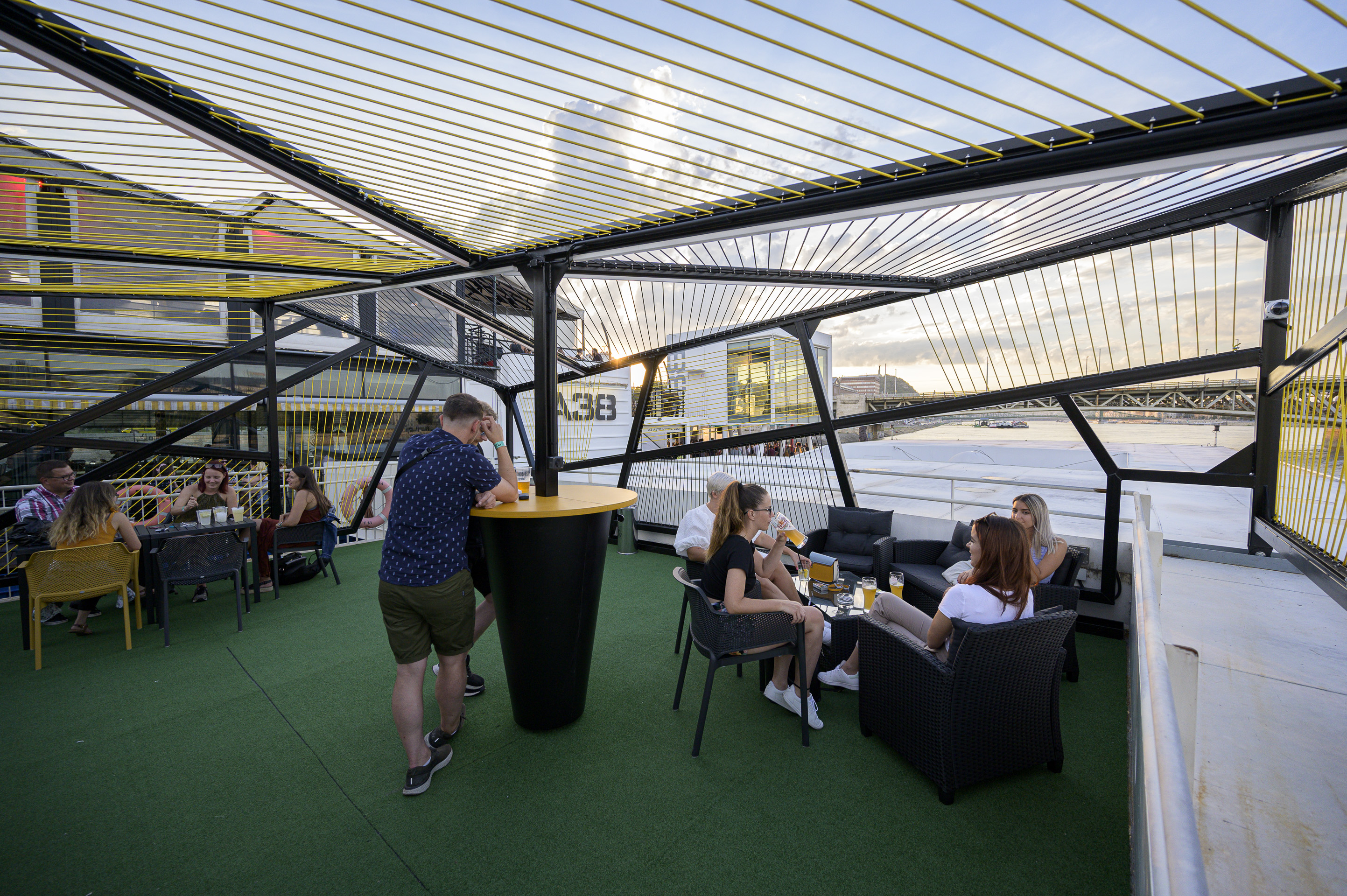 Schweppes terasz