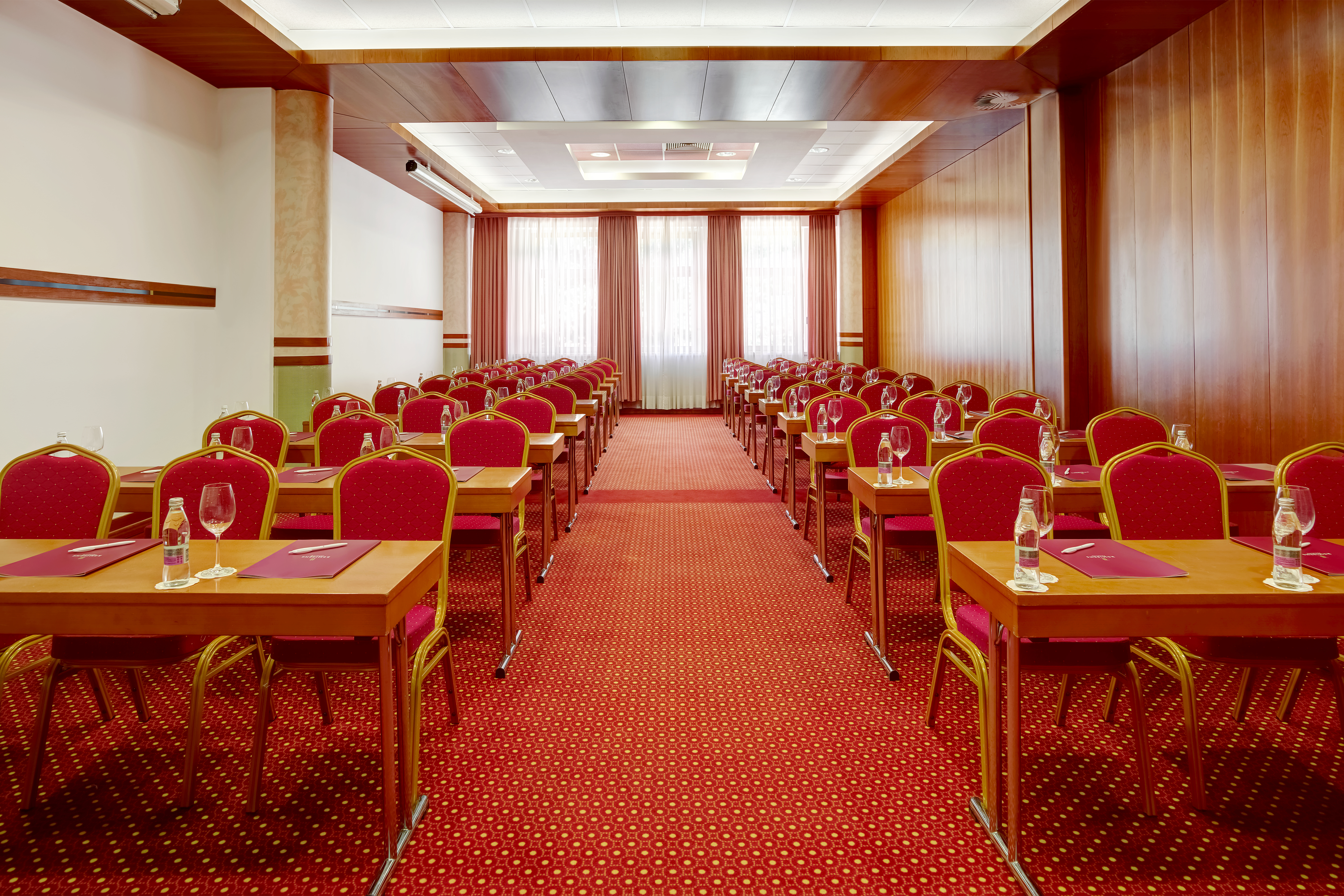 LARGO 2 HALL