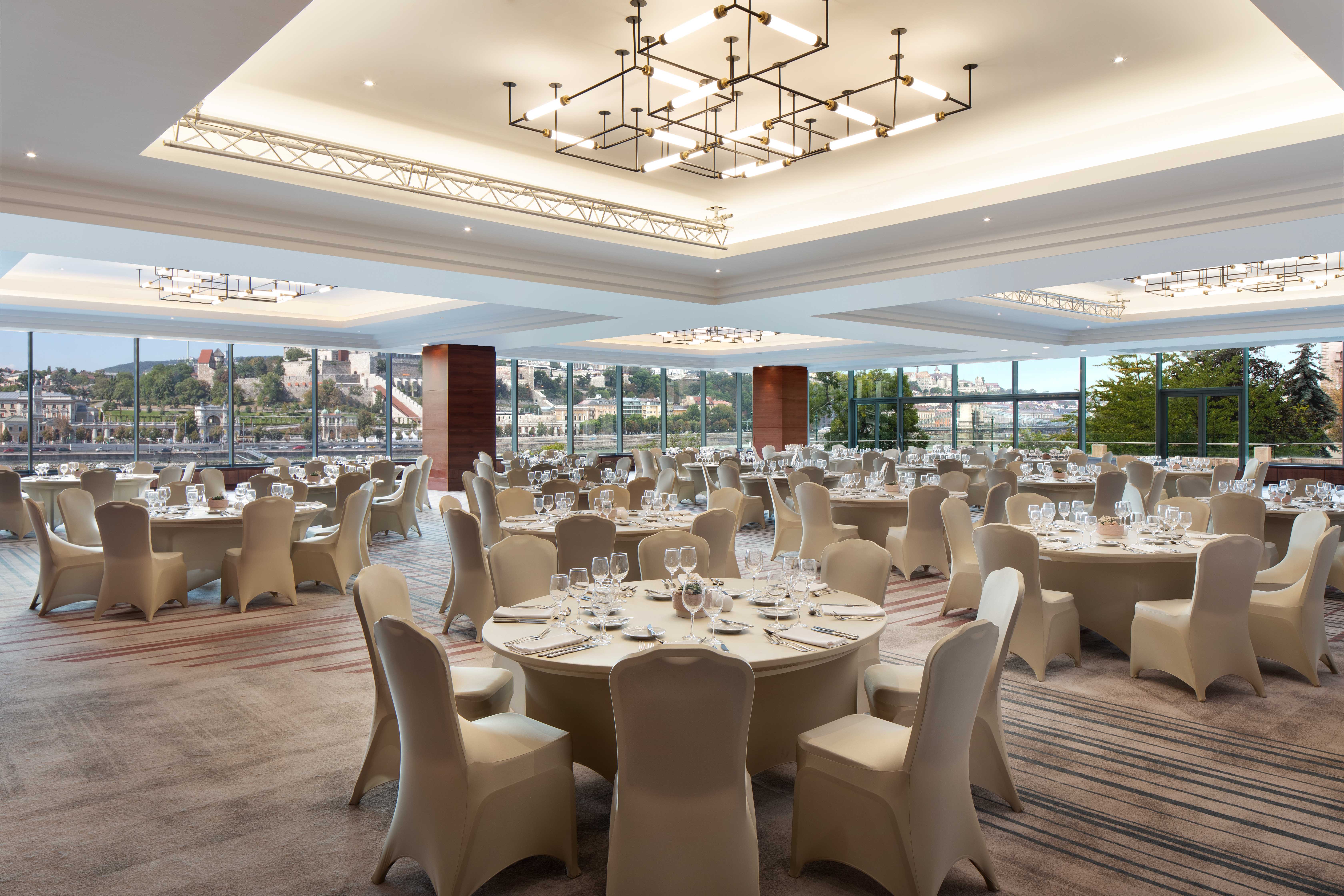 Grand Budapest Ballroom terem