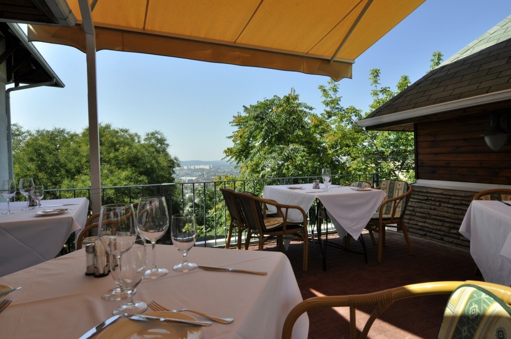 Búsuló Juhász Étterem