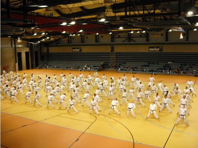 Mom Sport és Rendezvényközpont