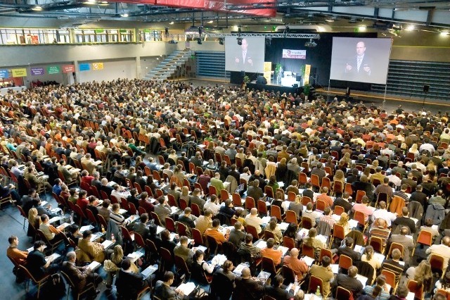 Mom Sport és Rendezvényközpont