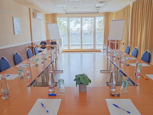 Holiday Beach Budapest Wellness & Conference Hotel