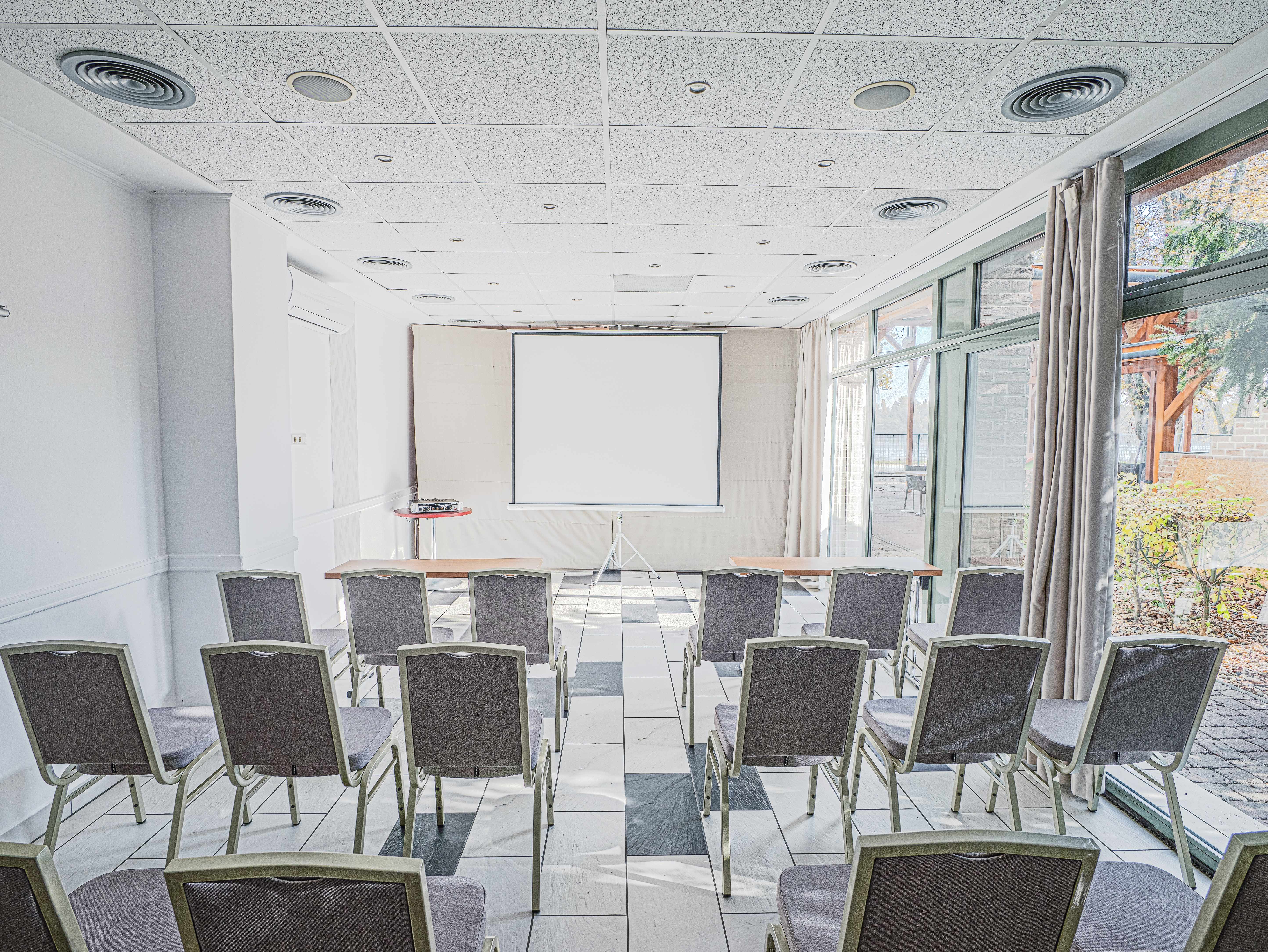 Holiday Beach Budapest Wellness & Conference Hotel