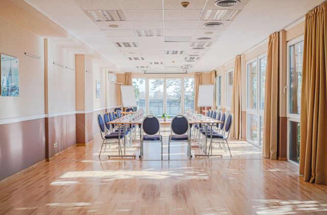 Holiday Beach Budapest Wellness & Conference Hotel