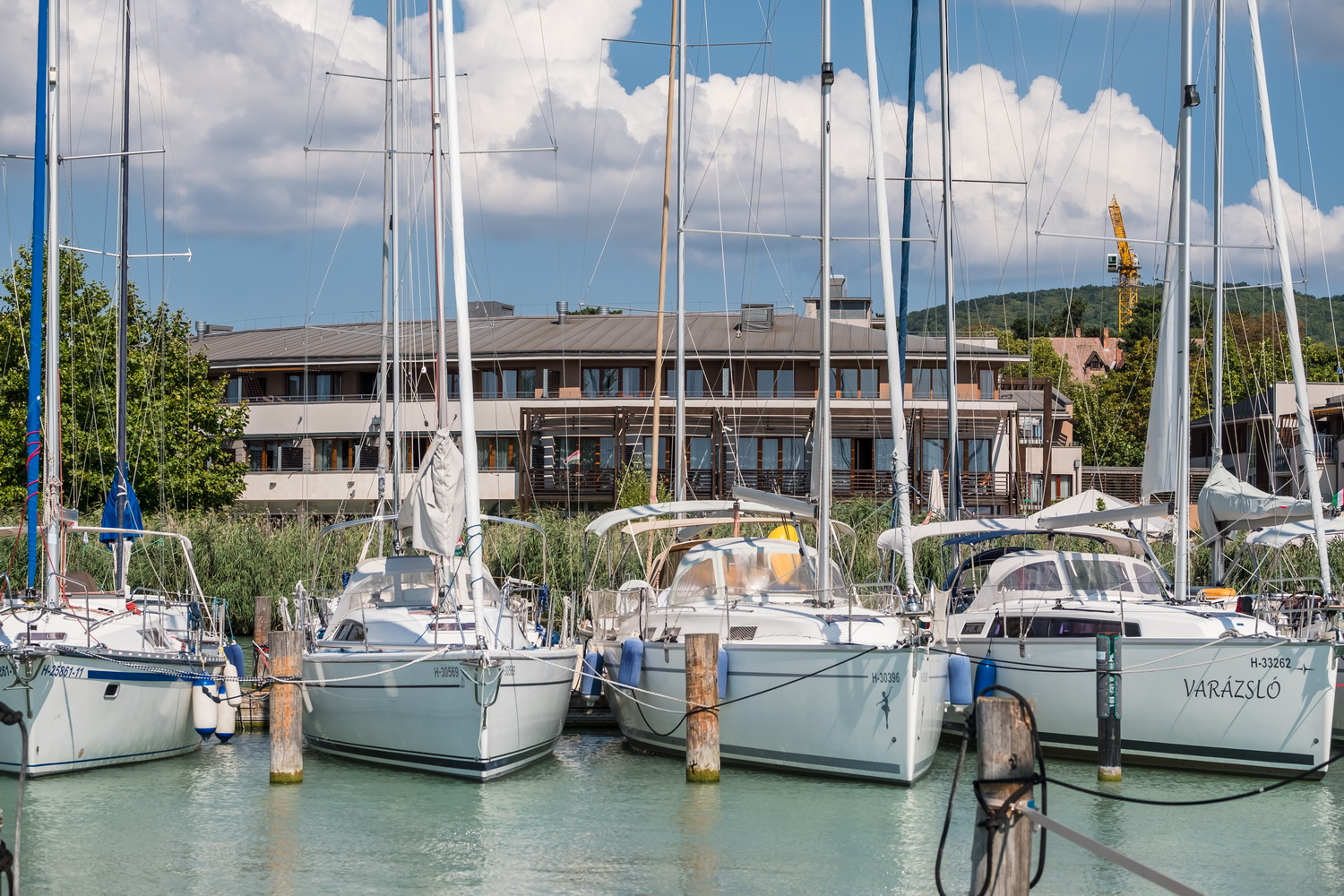 Hotel Golden Lake Resort