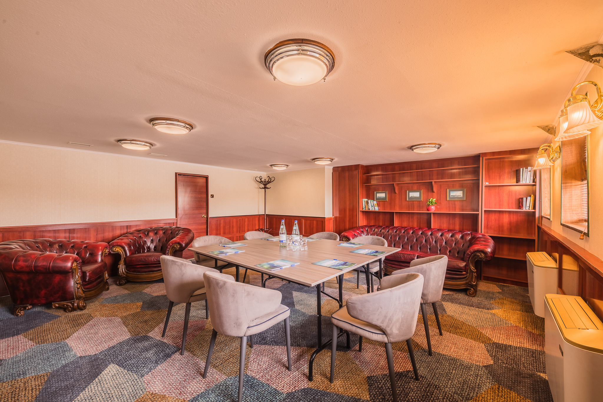 Fortuna Boat Hotel & Restaurant