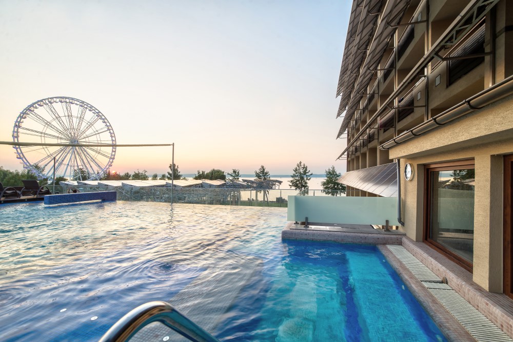 Balaton Hotel & Restaurant