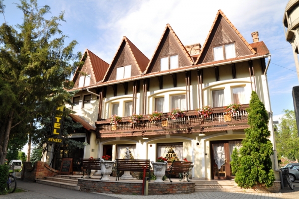 Révész Hotel