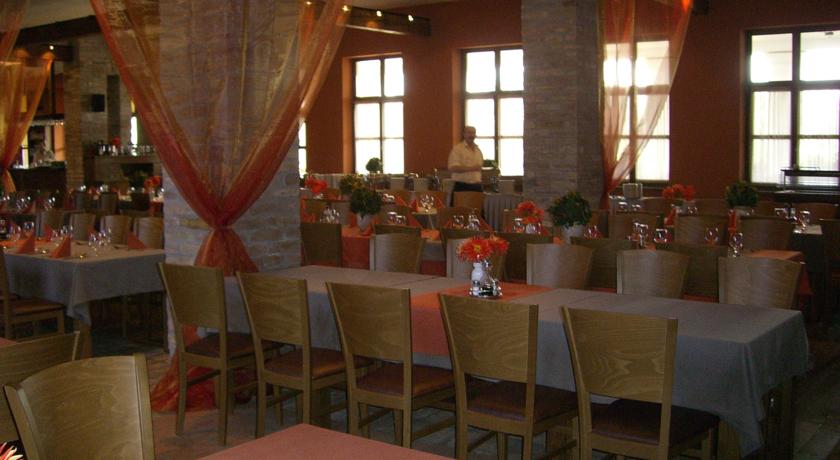 Sarlóspuszta Club Hotel