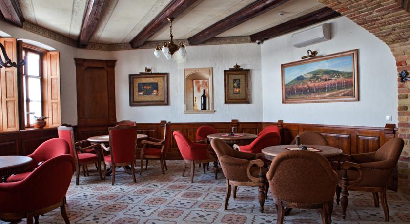 Halasi Pince Panzió Étterem