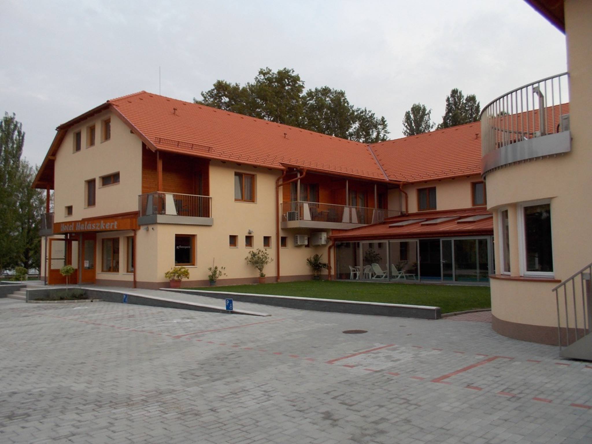 Hotel Halászkert