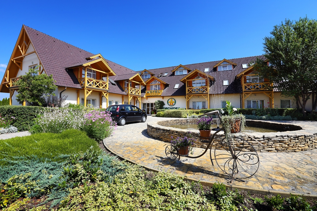 Orchidea Hotel Lipót