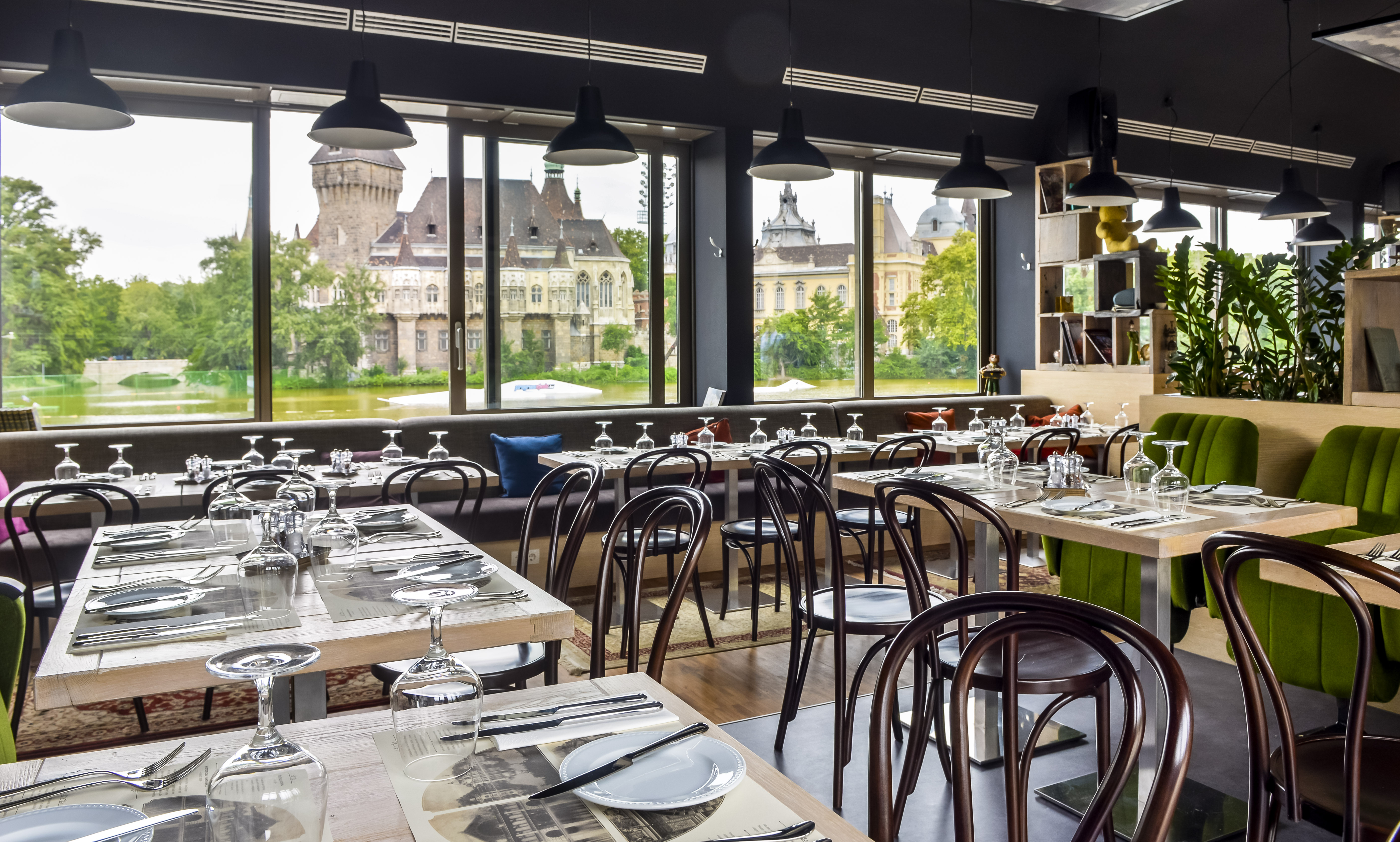 Városliget Café & Restaurant