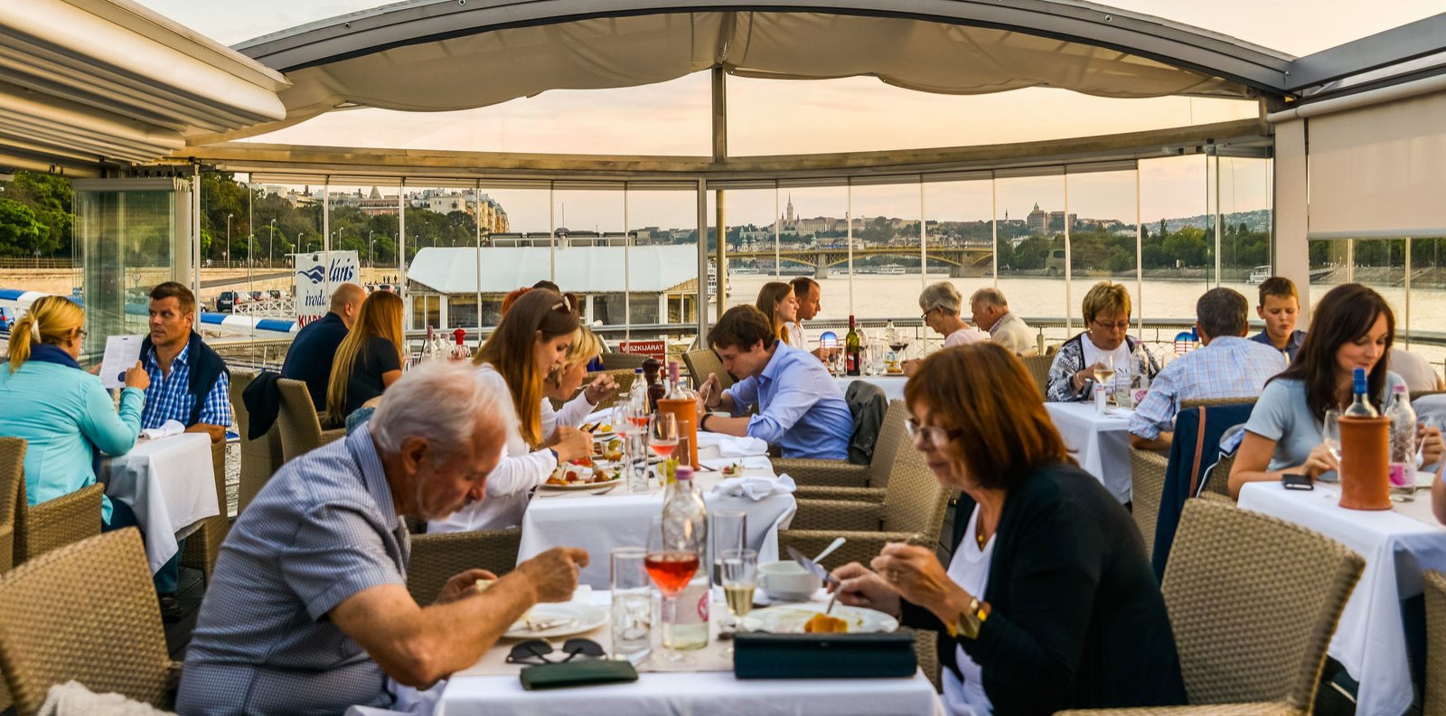 Vogue Hajó Étterem