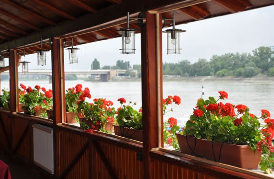 Rozmaring Kertvendéglő és Rendezvényház