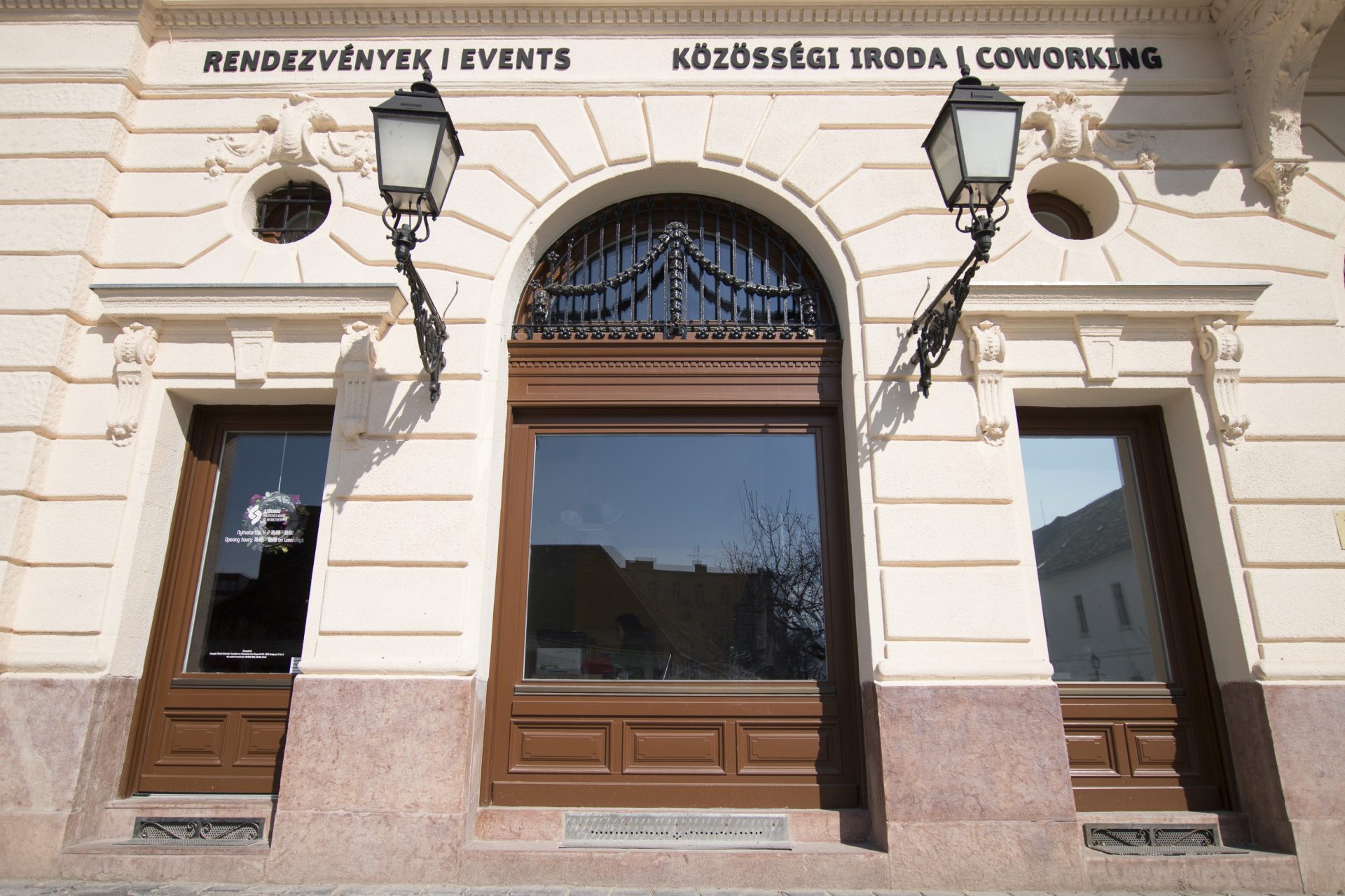 Esernyős Óbudai Kulturális, Turisztikai és Információs Pont