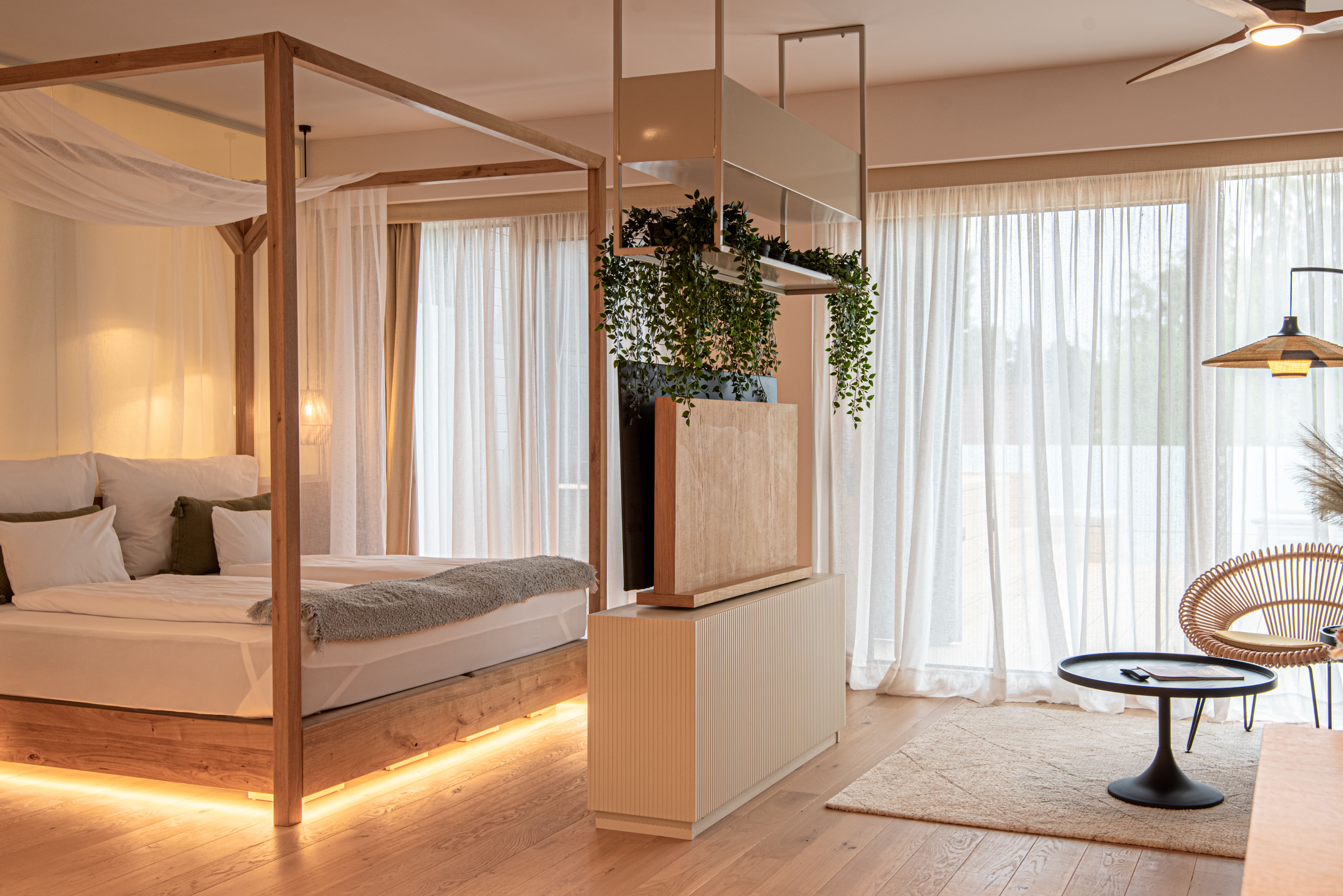 REED Luxury Hotel & Bistro