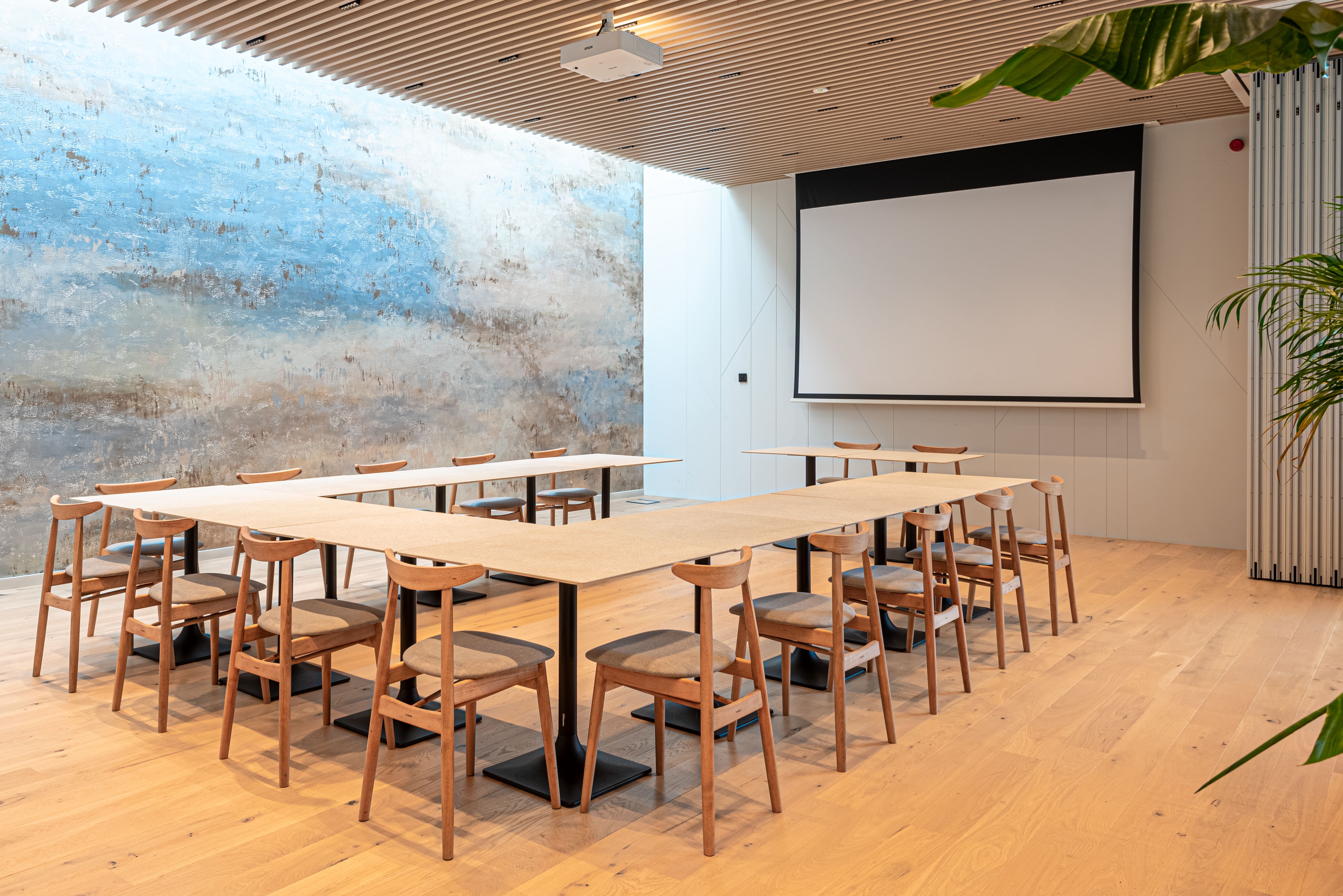 REED Luxury Hotel & Bistro