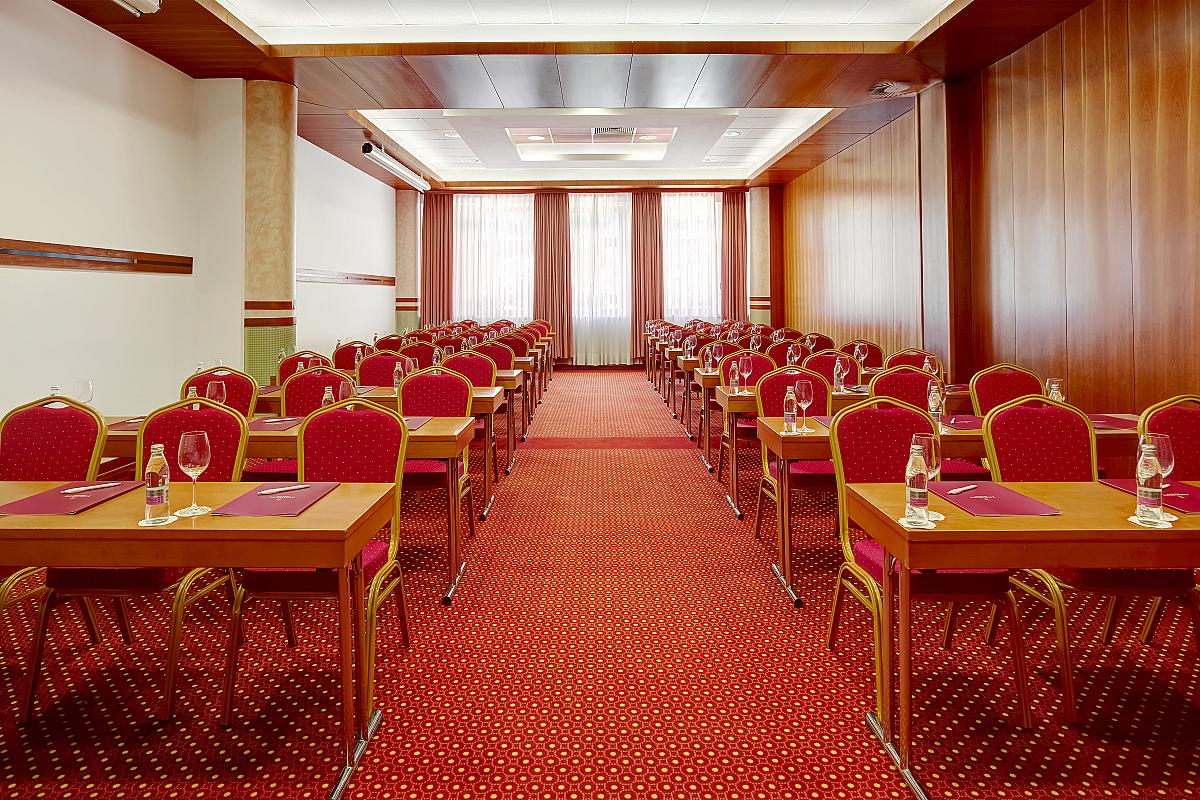 LARGO 2 HALL
