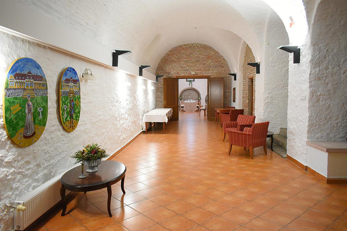 Teleki-Wattay Kastélyszálló Pomáz Söröző