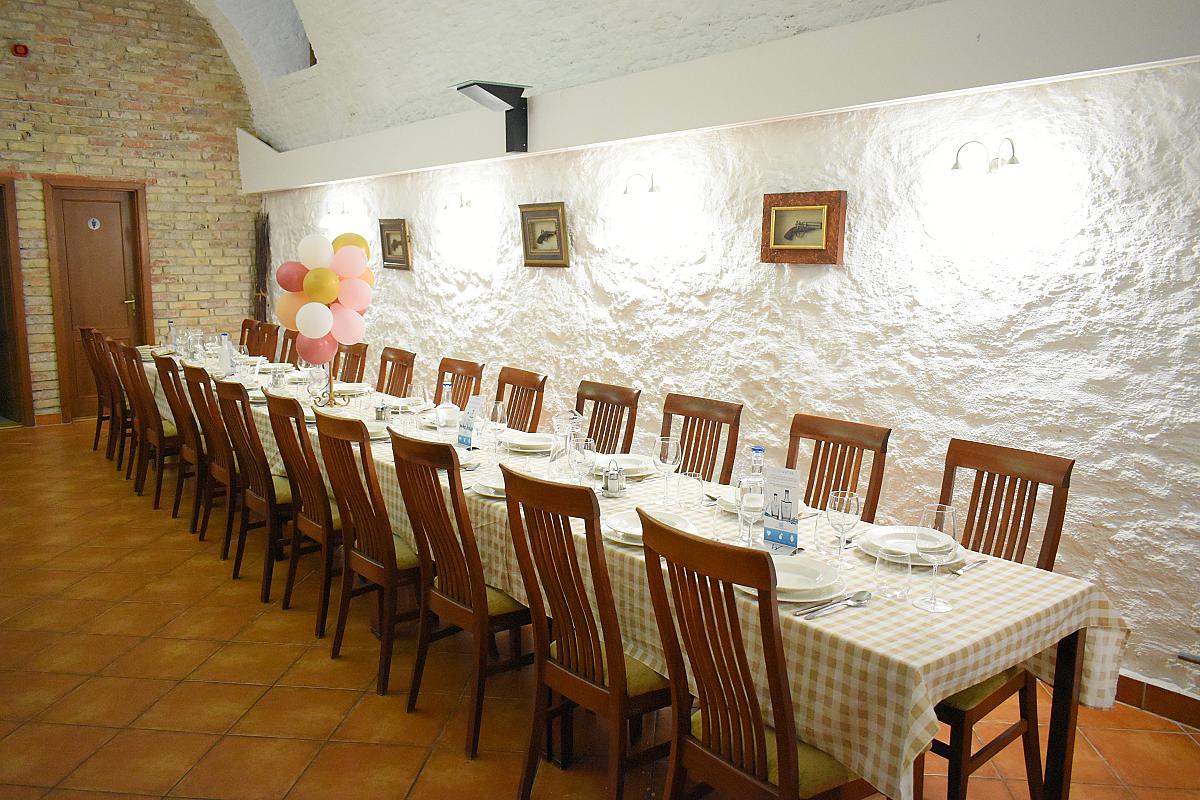 Teleki-Wattay Kastélyszálló Pomáz Söröző