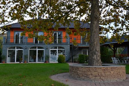 Gránit Villa Balatonszárszó kert