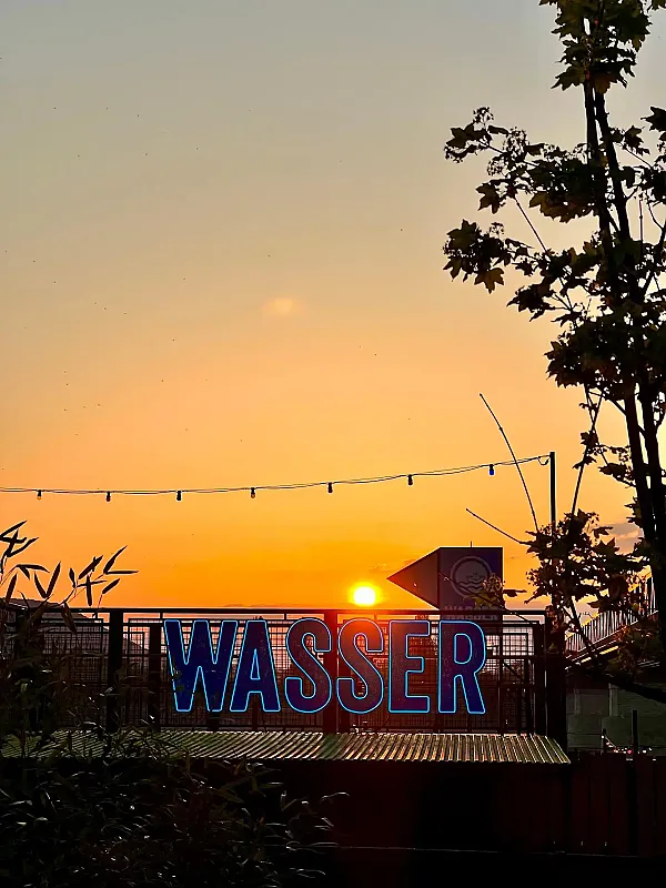 Wasser Bar & Grill