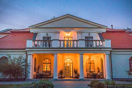 Tarnóca Kúria Soponya