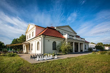 Tarnóca Kúria Soponya