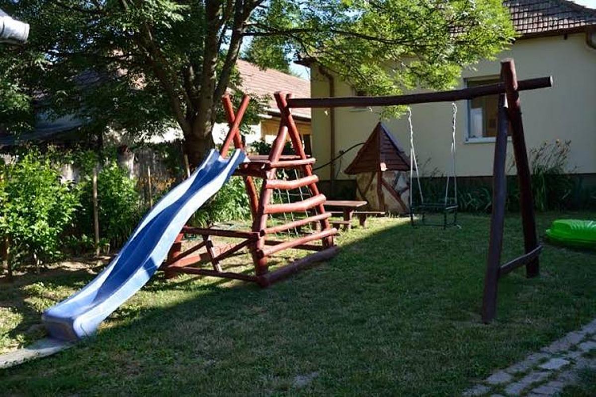 Szent Borbála Vendégház II. Érsekvadkert