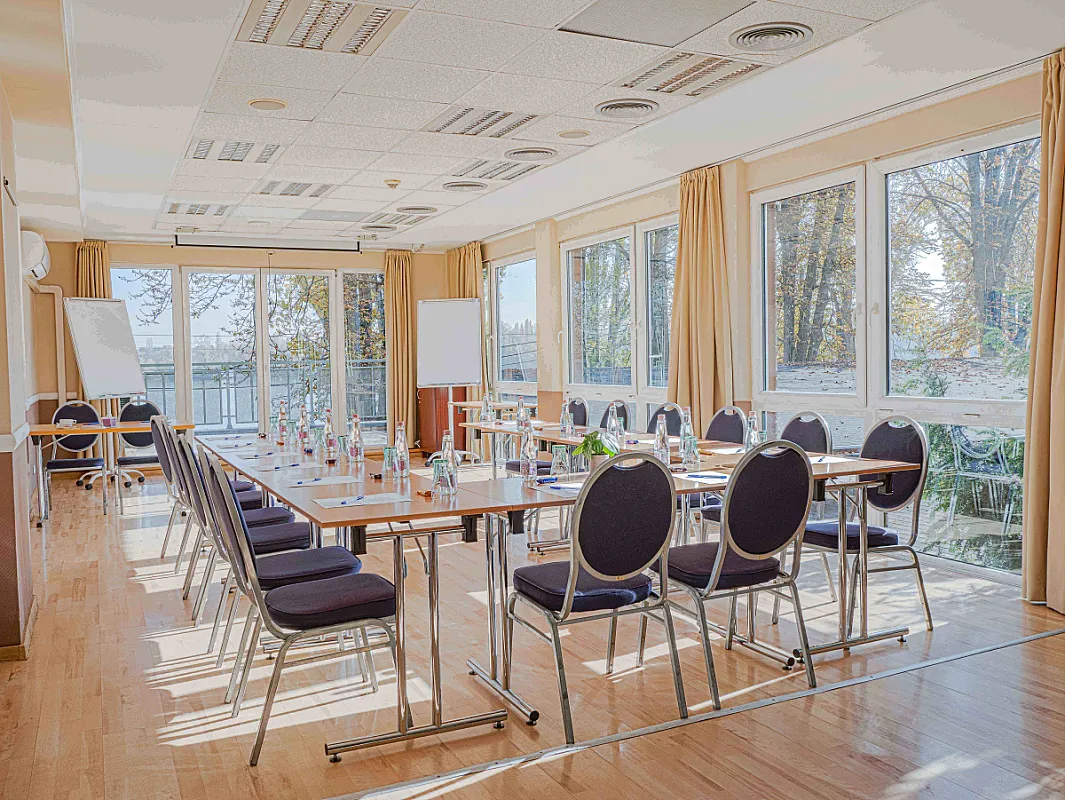Holiday Beach Budapest Wellness & Conference Hotel