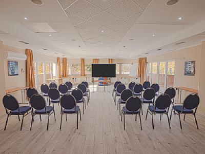 Holiday Beach Budapest Wellness & Conference Hotel