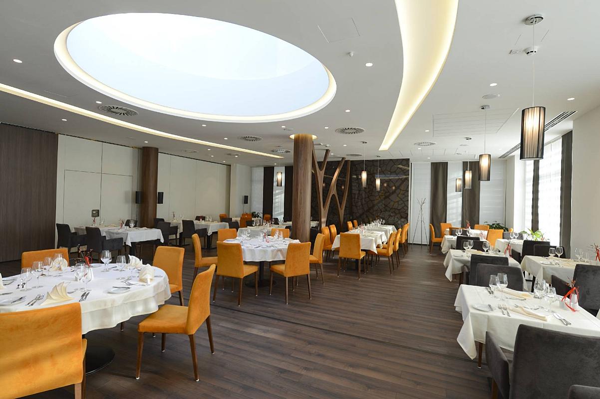 Imola Hotel Platán Eger