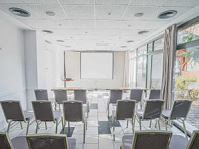 Holiday Beach Budapest Wellness & Conference Hotel